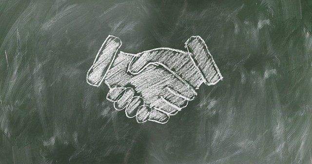 Handschlag als Symbol für Vertragsabschluss nach gutem Angebot