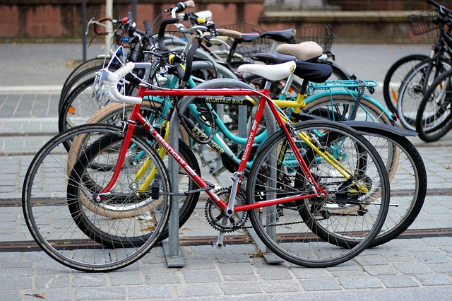 Fahrradständer auf dem Firmenparkplatz: Service für Kunden und Mitarbeiter